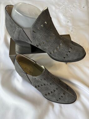 Evelyn encore Gray Vegan suede boots by JBU in a size 9